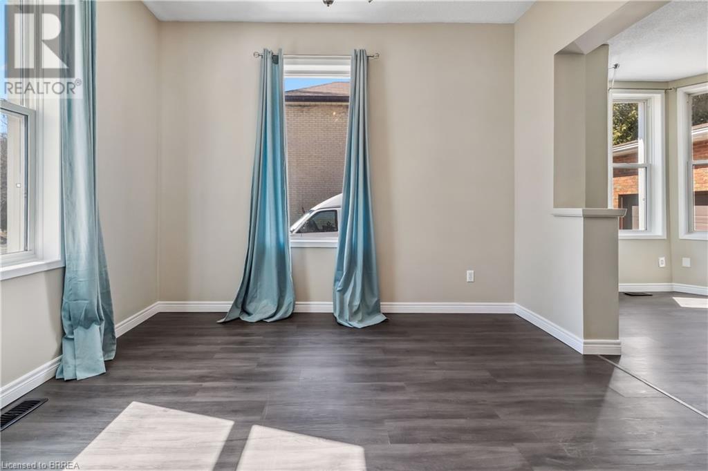 160 Nelson Street, Brantford, Ontario  N3S 4B6 - Photo 9 - 40704573
