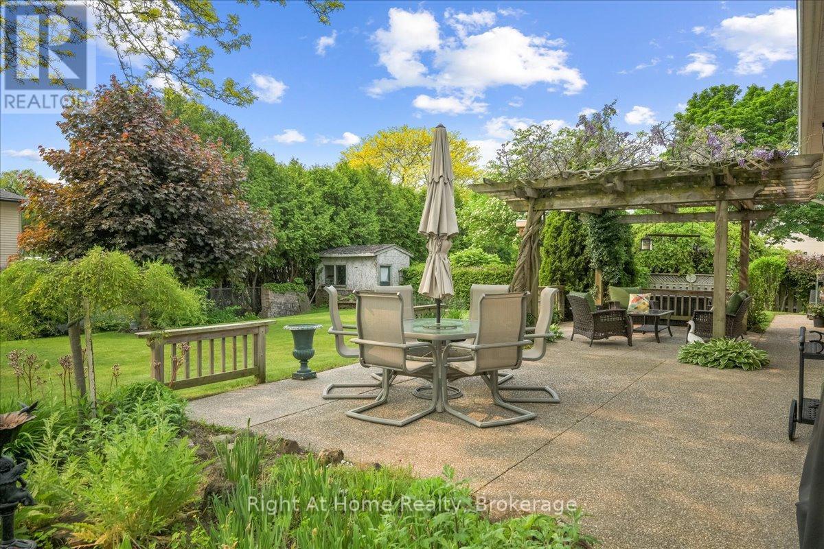 357 Seaton Drive, Oakville, Ontario  L6L 3X9 - Photo 11 - W12208726