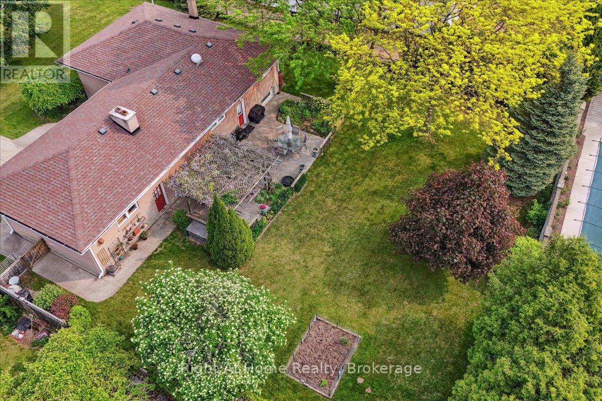 357 Seaton Drive, Oakville, Ontario  L6L 3X9 - Photo 16 - W12208726
