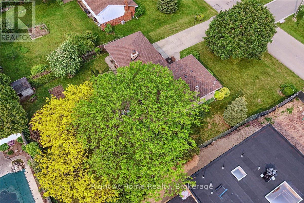 357 Seaton Drive, Oakville, Ontario  L6L 3X9 - Photo 17 - W12208726
