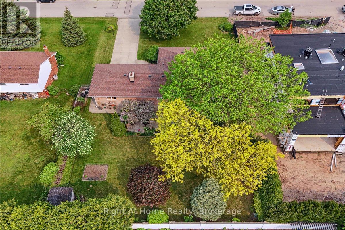 357 Seaton Drive, Oakville, Ontario  L6L 3X9 - Photo 18 - W12208726