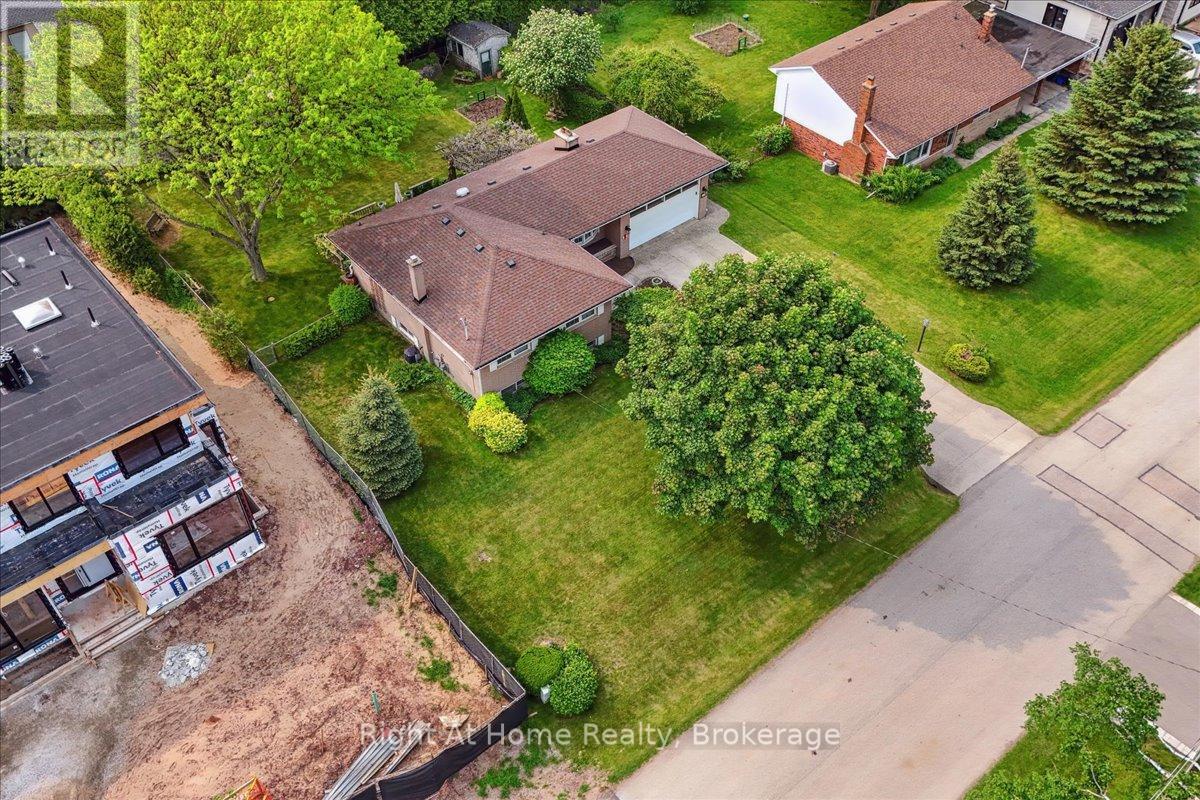 357 Seaton Drive, Oakville, Ontario  L6L 3X9 - Photo 2 - W12208726