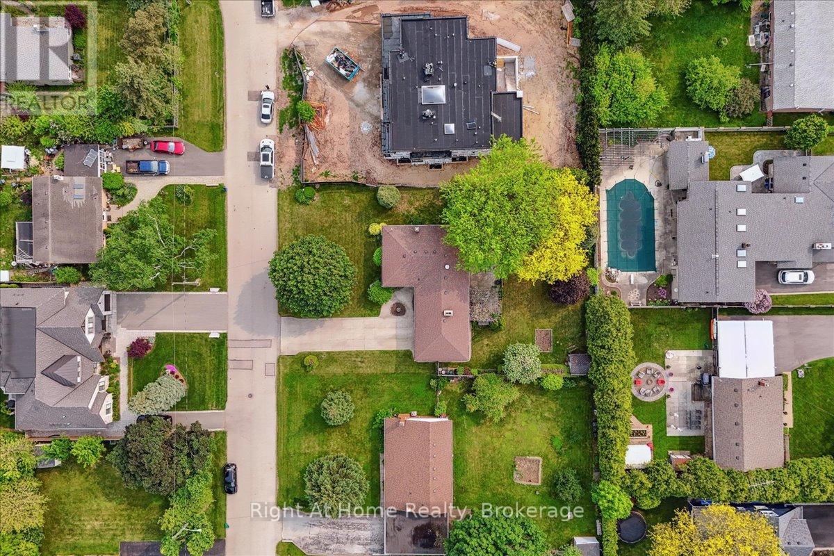 357 Seaton Drive, Oakville, Ontario  L6L 3X9 - Photo 21 - W12208726