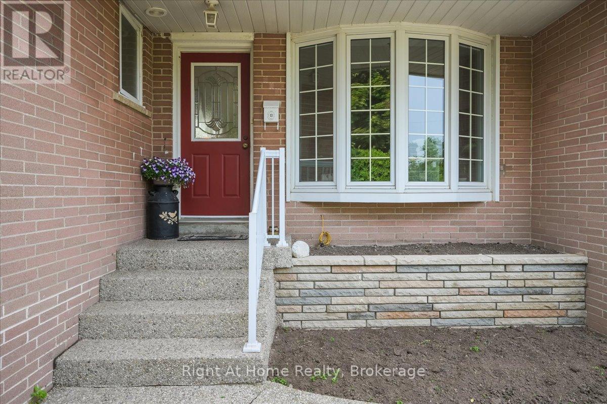 357 Seaton Drive, Oakville, Ontario  L6L 3X9 - Photo 23 - W12208726