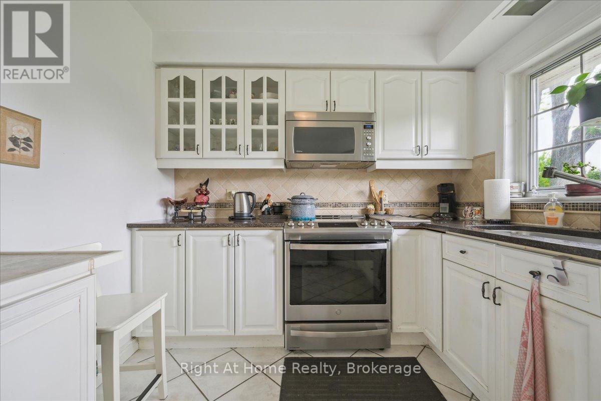 357 Seaton Drive, Oakville, Ontario  L6L 3X9 - Photo 28 - W12208726