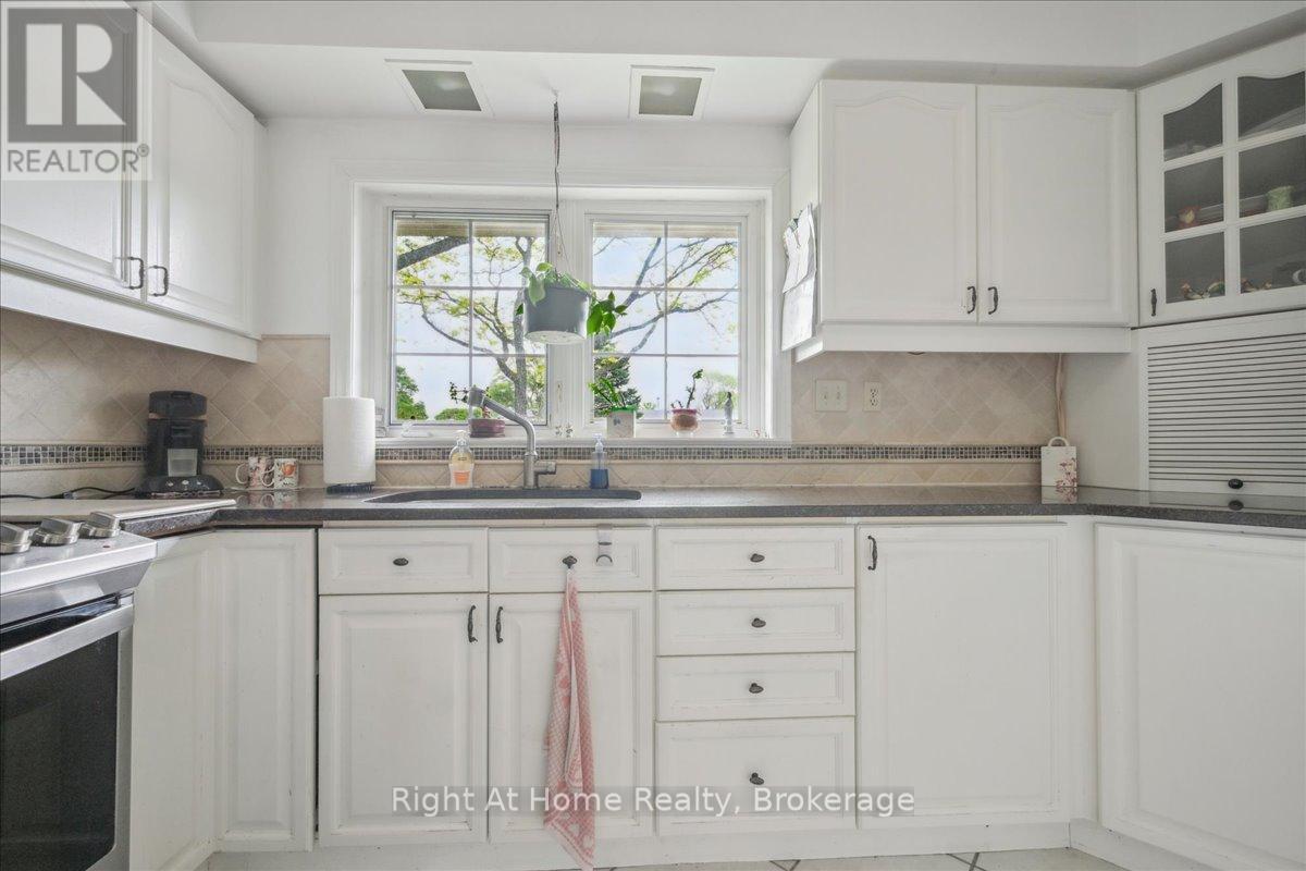 357 Seaton Drive, Oakville, Ontario  L6L 3X9 - Photo 29 - W12208726
