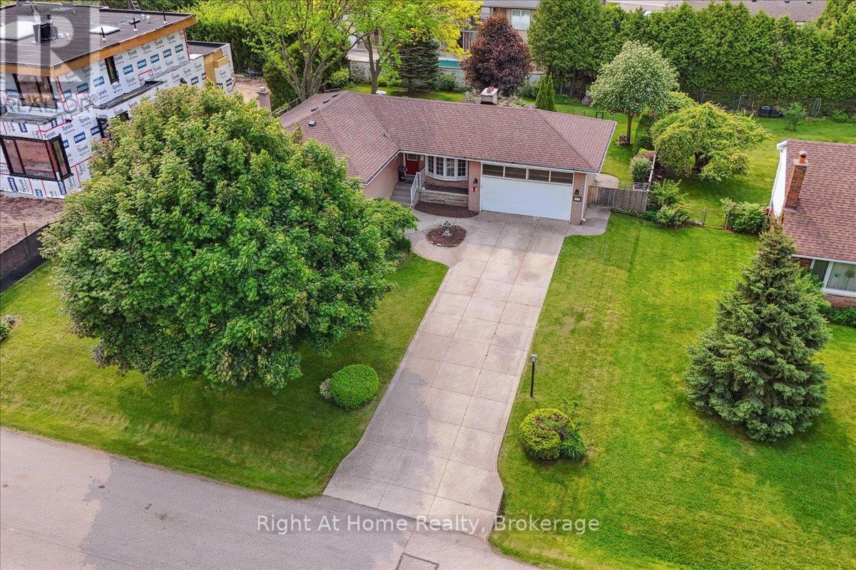357 Seaton Drive, Oakville, Ontario  L6L 3X9 - Photo 3 - W12208726