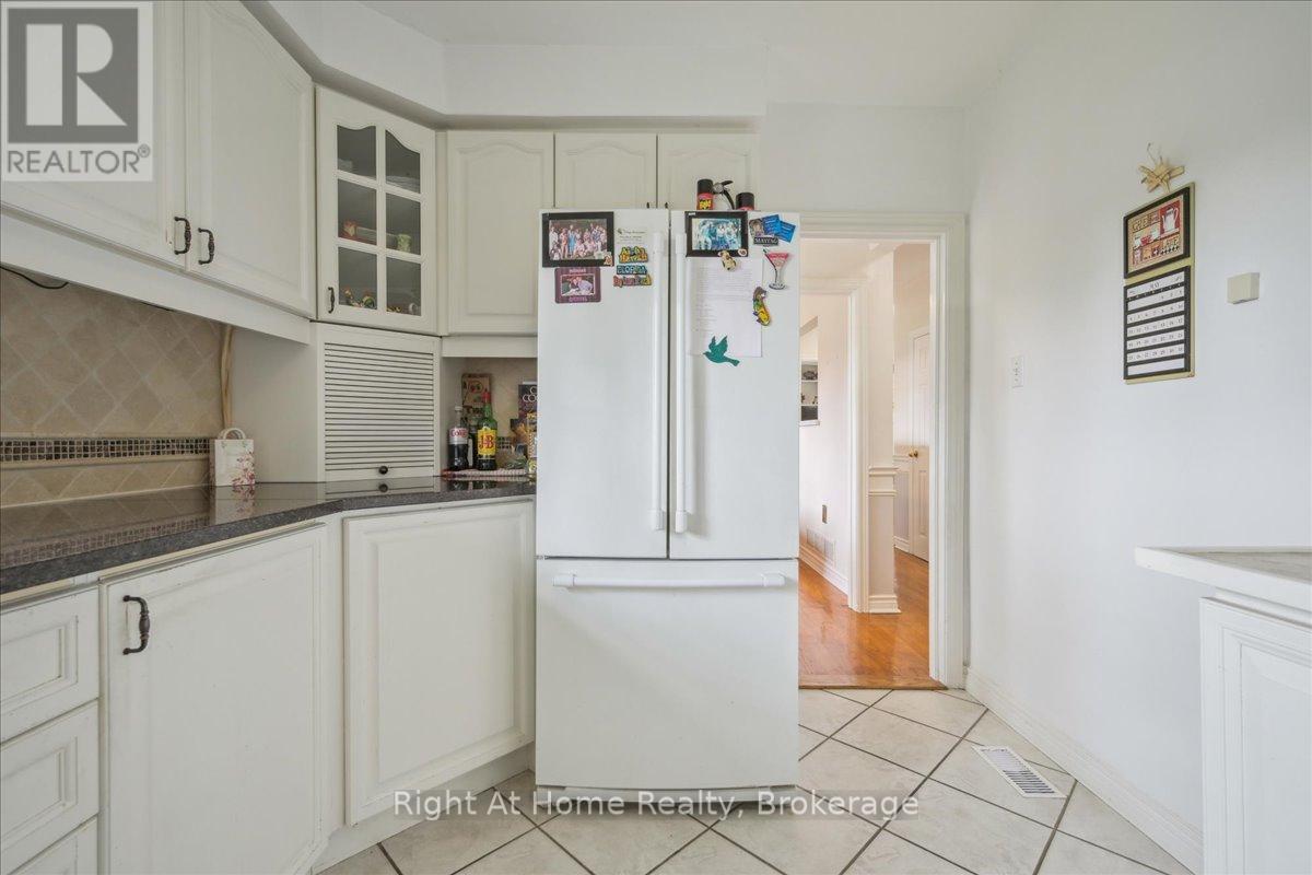 357 Seaton Drive, Oakville, Ontario  L6L 3X9 - Photo 30 - W12208726