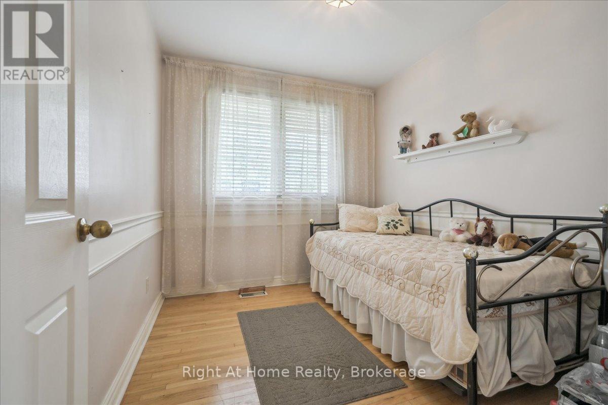357 Seaton Drive, Oakville, Ontario  L6L 3X9 - Photo 31 - W12208726
