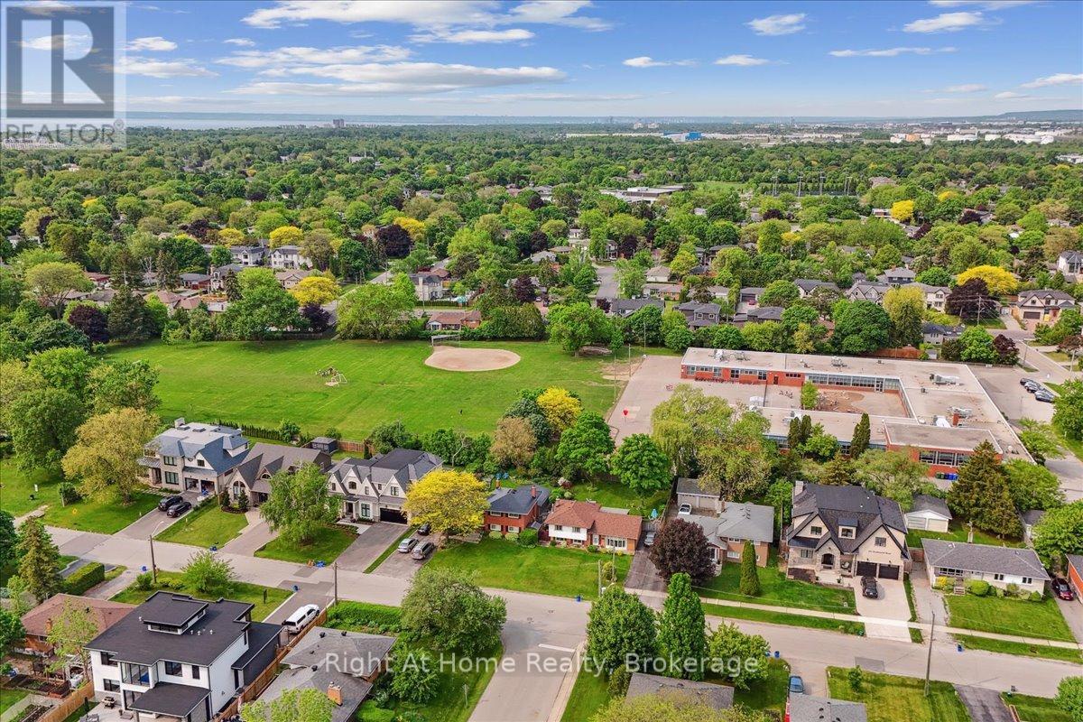 357 Seaton Drive, Oakville, Ontario  L6L 3X9 - Photo 5 - W12208726
