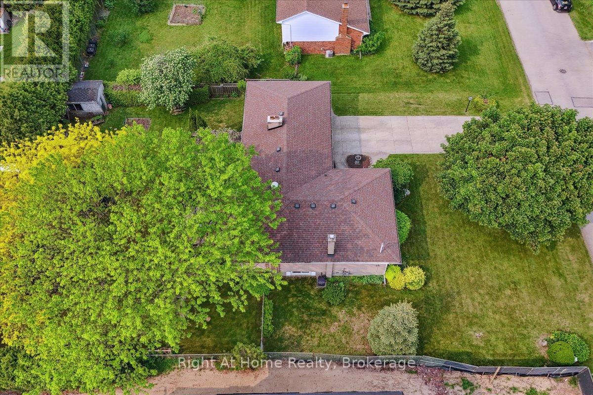 357 Seaton Drive, Oakville, Ontario  L6L 3X9 - Photo 6 - W12208726