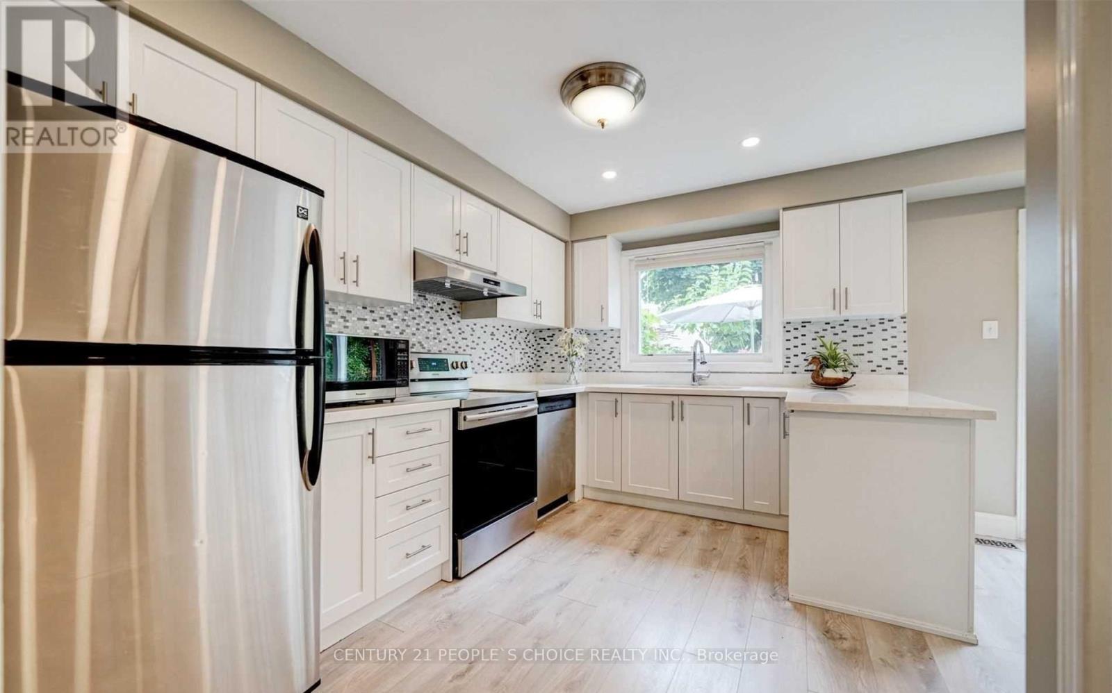 1162 Leewood Drive, Oakville, Ontario  L6M 3B9 - Photo 10 - W12187610