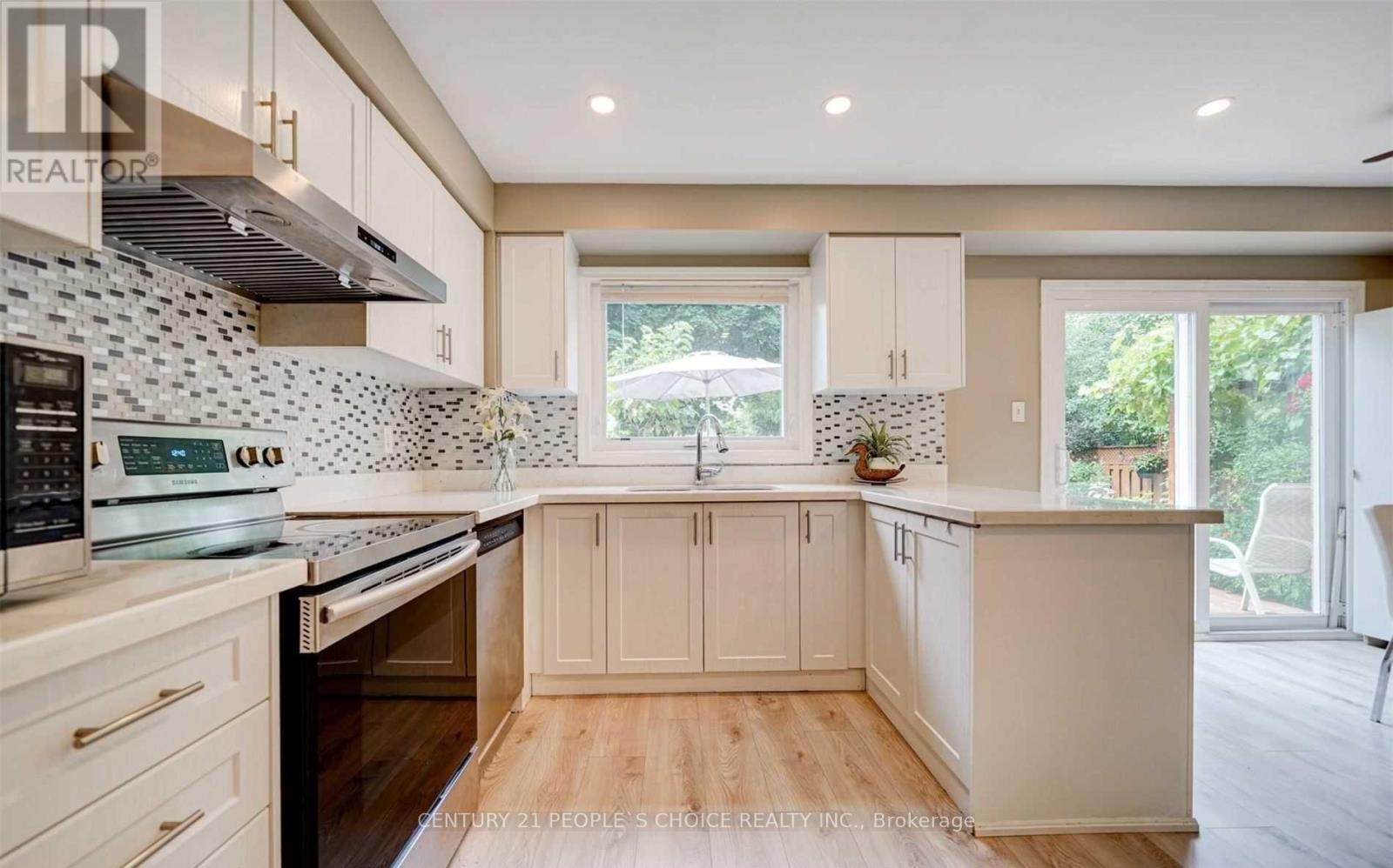 1162 Leewood Drive, Oakville, Ontario  L6M 3B9 - Photo 11 - W12187610