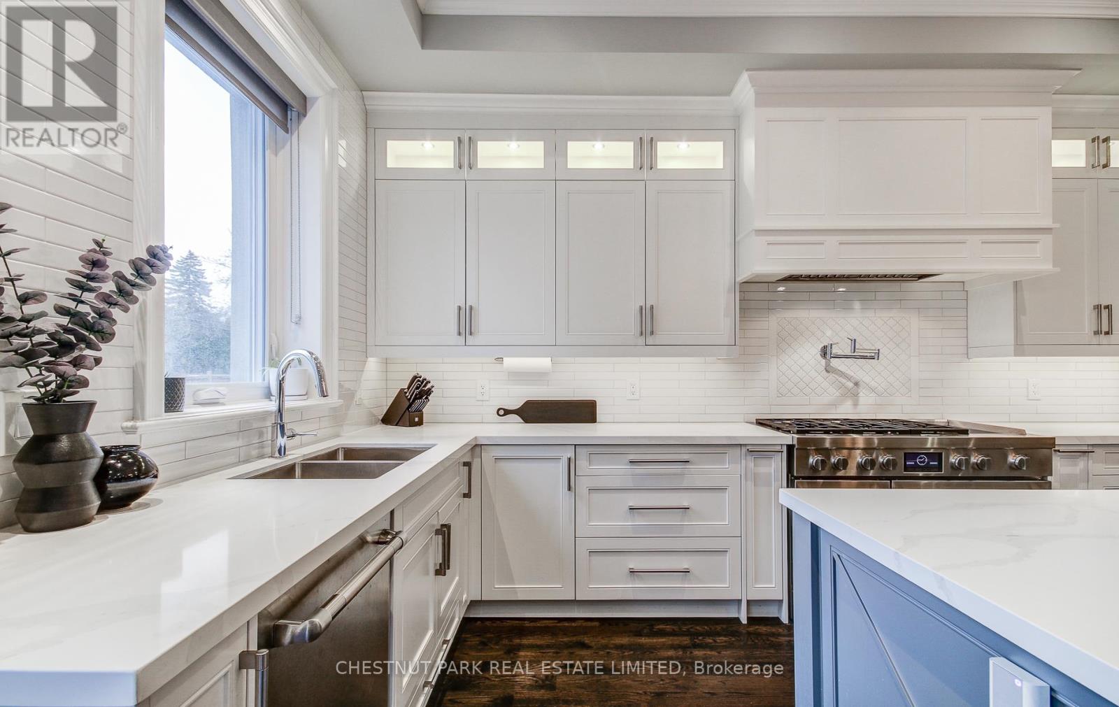22 Lesmar Drive, Toronto, Ontario  M9B 2V1 - Photo 12 - W12204109