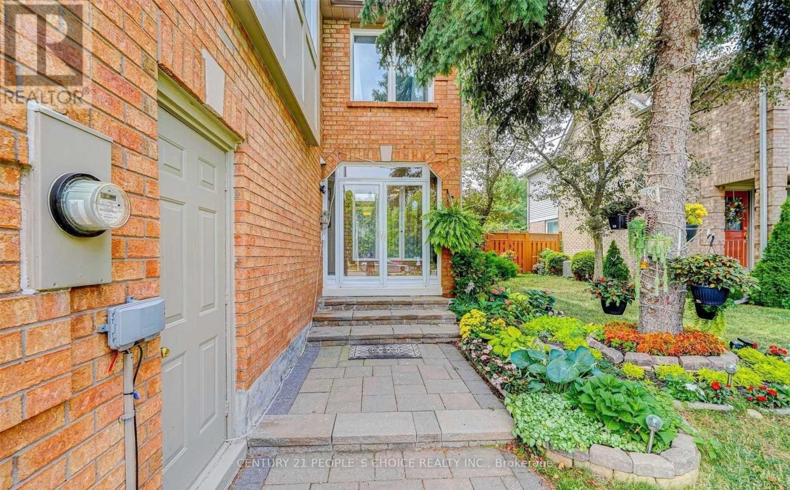 1162 Leewood Drive, Oakville, Ontario  L6M 3B9 - Photo 3 - W12187610