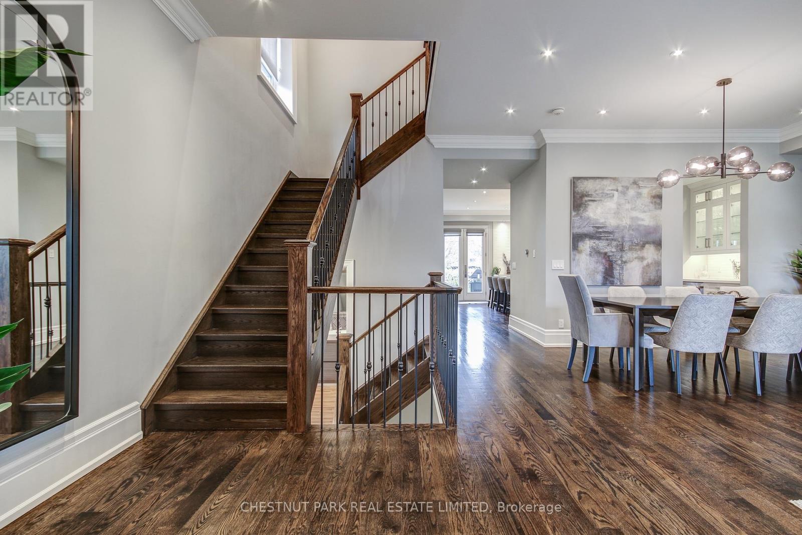 22 Lesmar Drive, Toronto, Ontario  M9B 2V1 - Photo 3 - W12204109