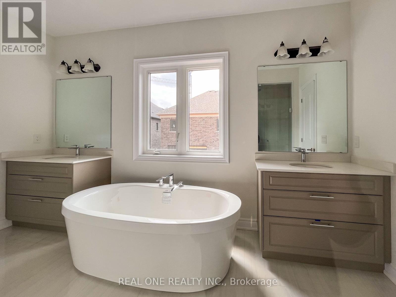 1382 Queens Plate Road, Oakville (Ga Glen Abbey), Ontario  L6M 5L4 - Photo 13 - W12208665
