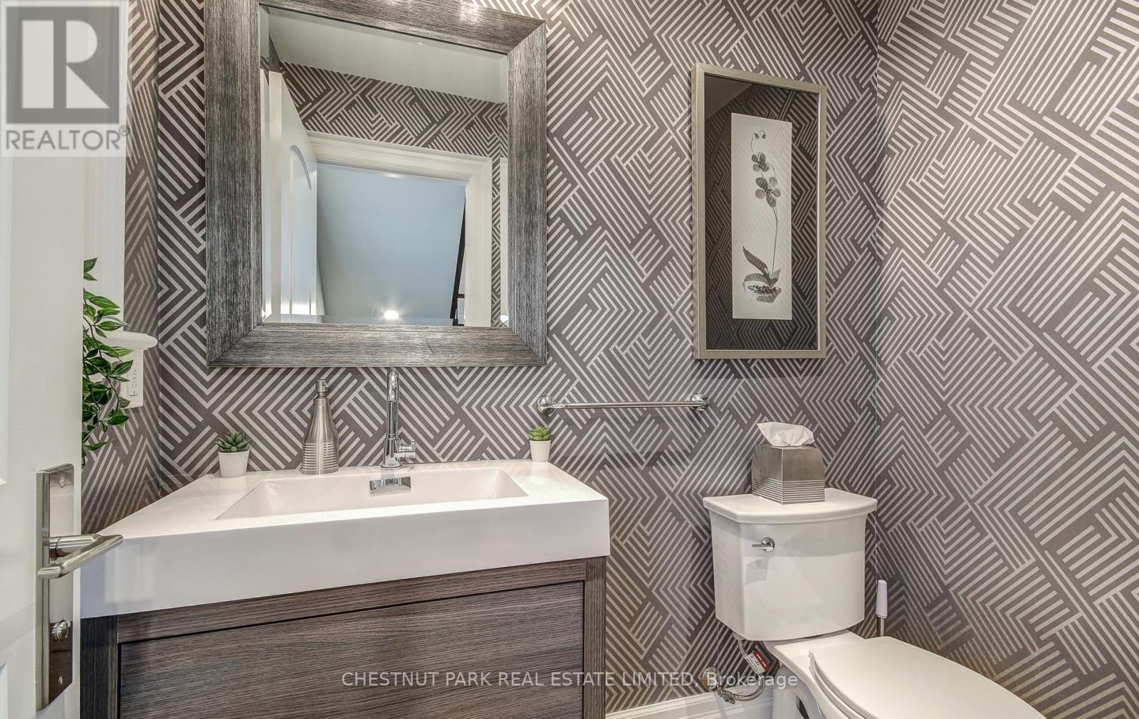 22 Lesmar Drive, Toronto, Ontario  M9B 2V1 - Photo 37 - W12204109