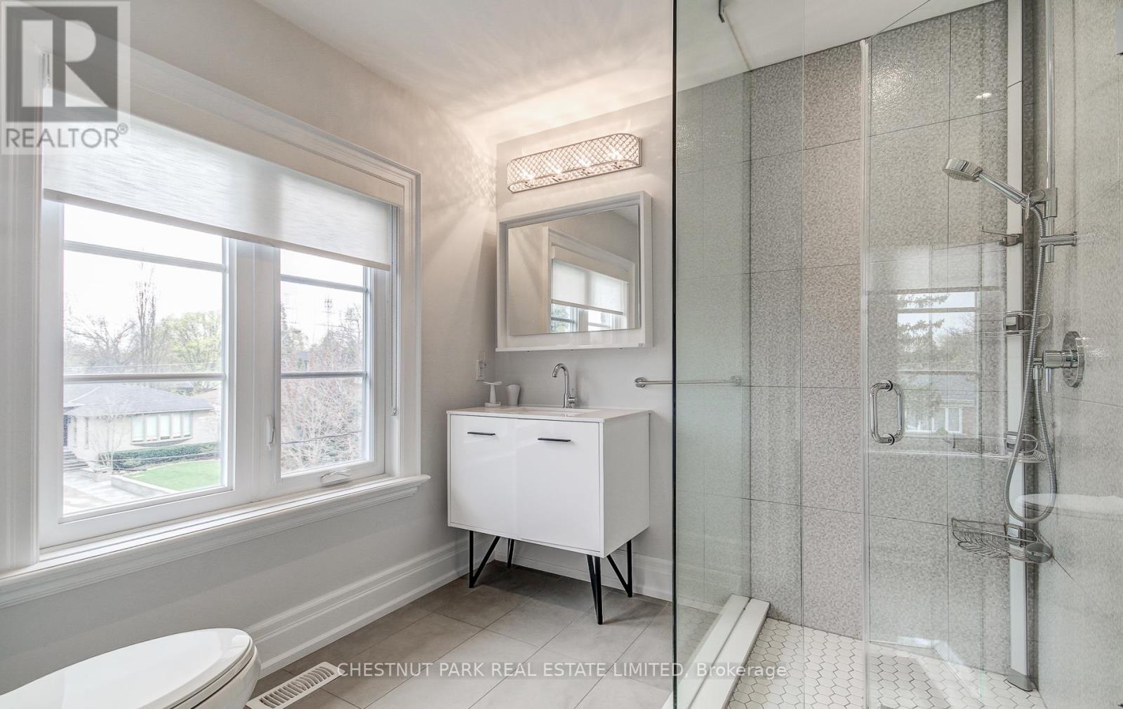 22 Lesmar Drive, Toronto, Ontario  M9B 2V1 - Photo 32 - W12204109