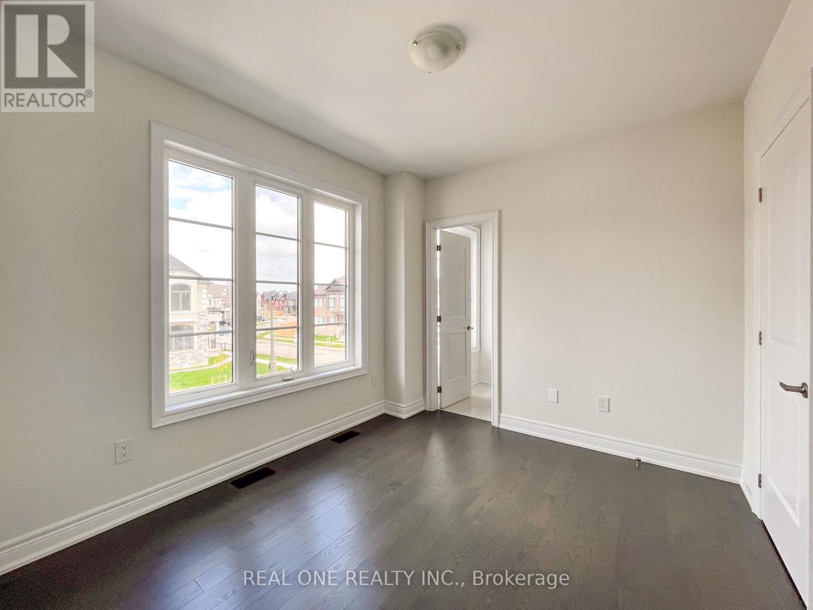 1382 Queens Plate Road, Oakville (Ga Glen Abbey), Ontario  L6M 5L4 - Photo 15 - W12208665