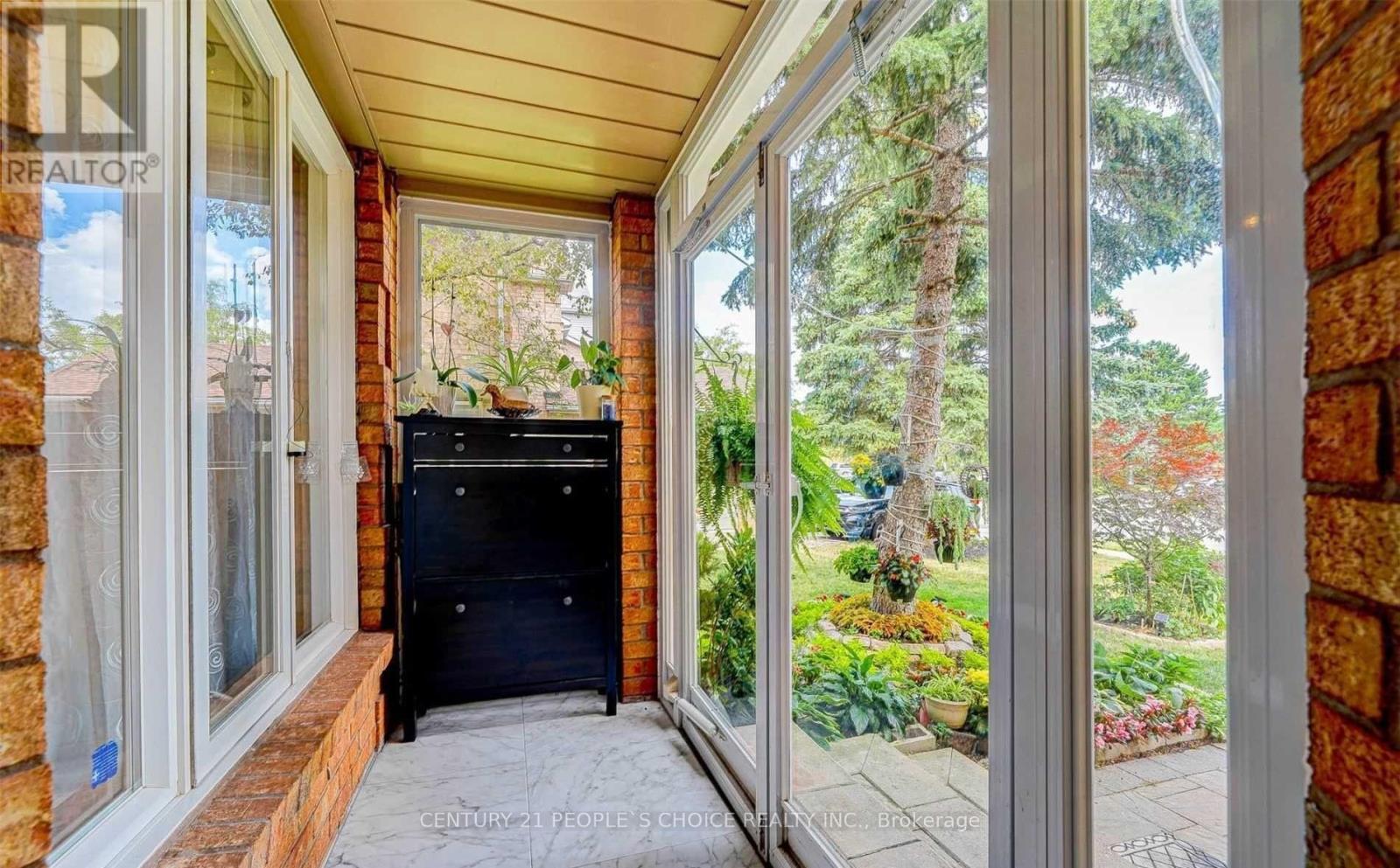 1162 Leewood Drive, Oakville, Ontario  L6M 3B9 - Photo 4 - W12187610