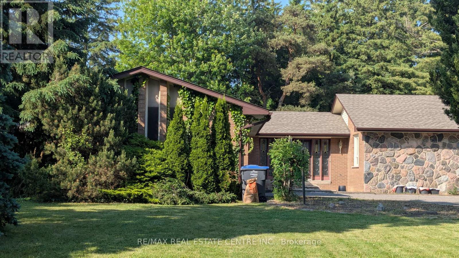 Property at 2260 ONEIDA CRESCENT image 3