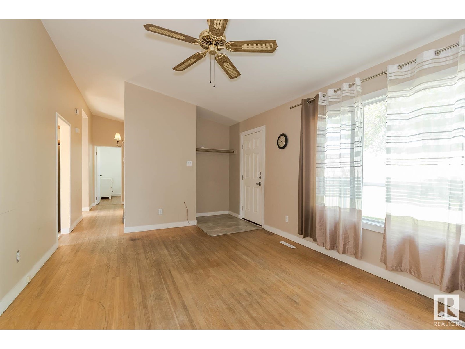 Property at 10941 159 ST NW image 4