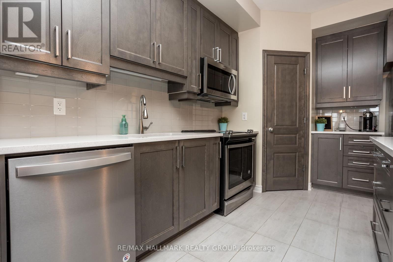 208 Sittelle Private, Ottawa, Ontario  K4A 1G1 - Photo 8 - X12208701