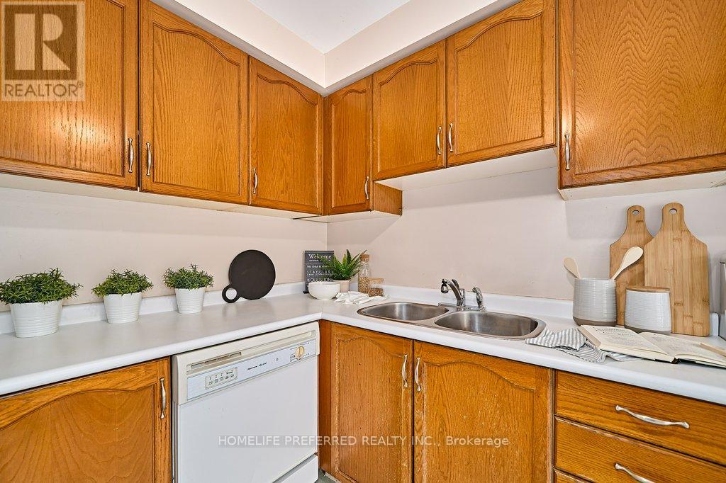 56 Champine Square, Clarington, Ontario  L1C 4W2 - Photo 4 - E12208735