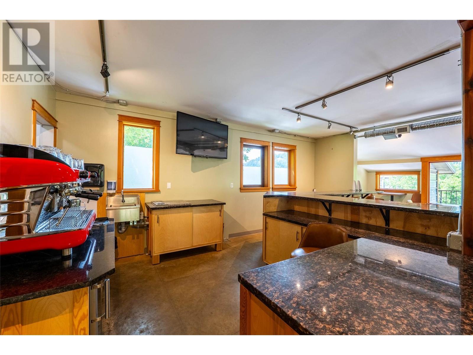 512 Hendryx Street, Nelson, British Columbia  V1L 2A8 - Photo 7 - 10351221