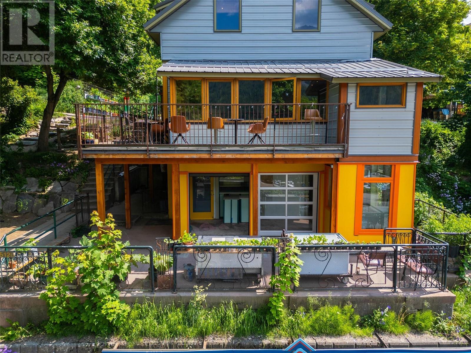 512 Hendryx Street, Nelson, British Columbia  V1L 2A8 - Photo 1 - 10351221