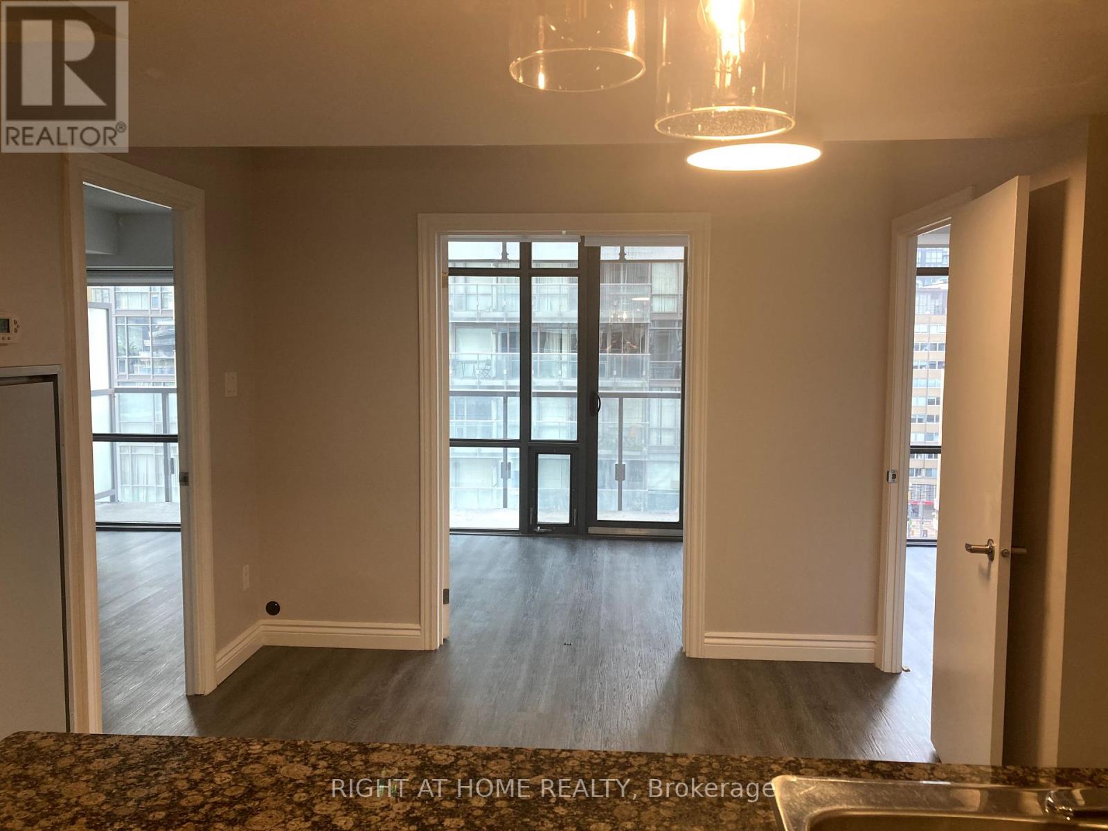 901 - 37 Grosvenor Street, Toronto, Ontario  M4Y 3G5 - Photo 3 - C12208710