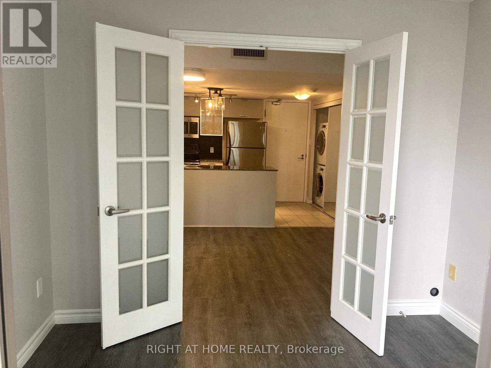 901 - 37 Grosvenor Street, Toronto, Ontario  M4Y 3G5 - Photo 5 - C12208710