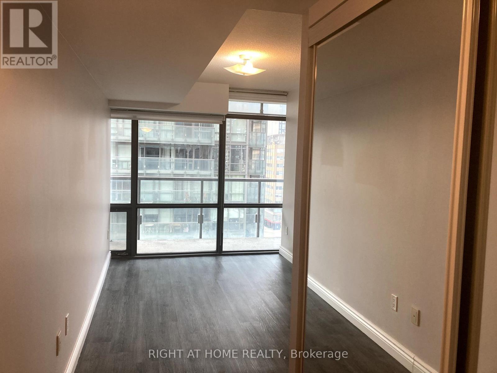 901 - 37 Grosvenor Street, Toronto, Ontario  M4Y 3G5 - Photo 7 - C12208710