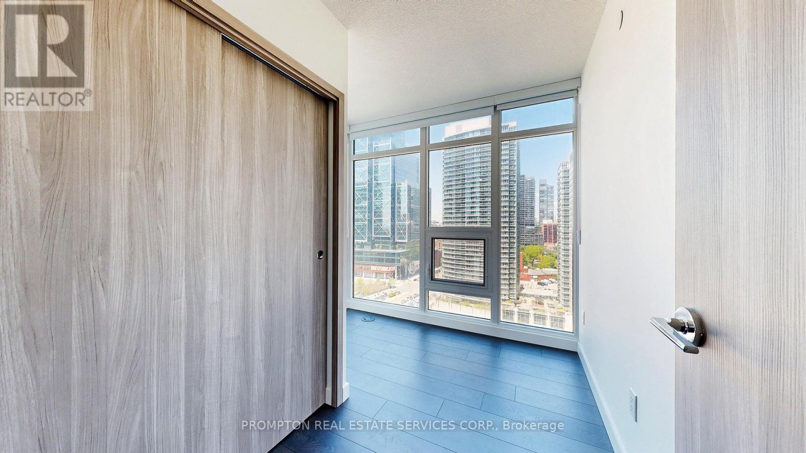 3811 - 1 Concord Cityplace Way, Toronto, Ontario  M5V 0X3 - Photo 17 - C12208733