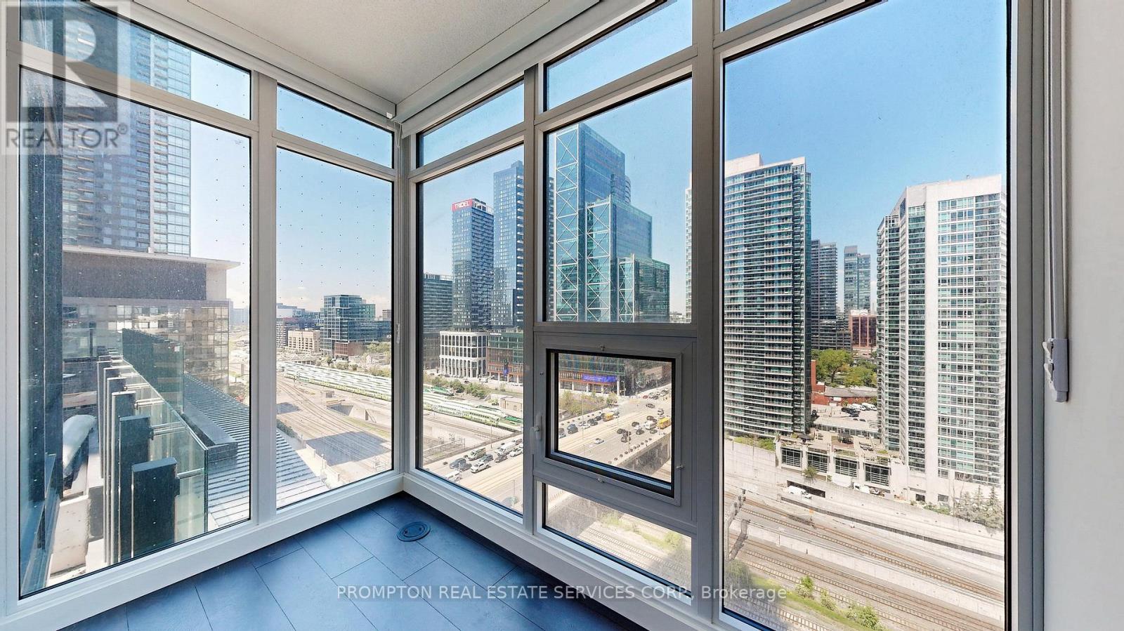 3811 - 1 Concord Cityplace Way, Toronto, Ontario  M5V 0X3 - Photo 18 - C12208733