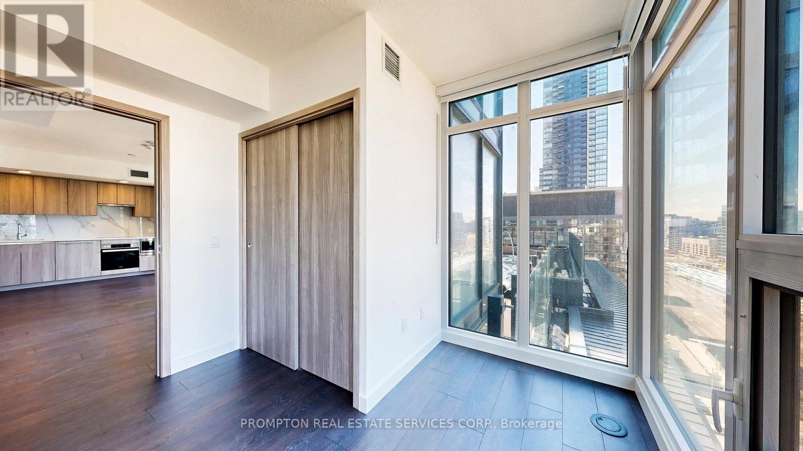 3811 - 1 Concord Cityplace Way, Toronto, Ontario  M5V 0X3 - Photo 19 - C12208733