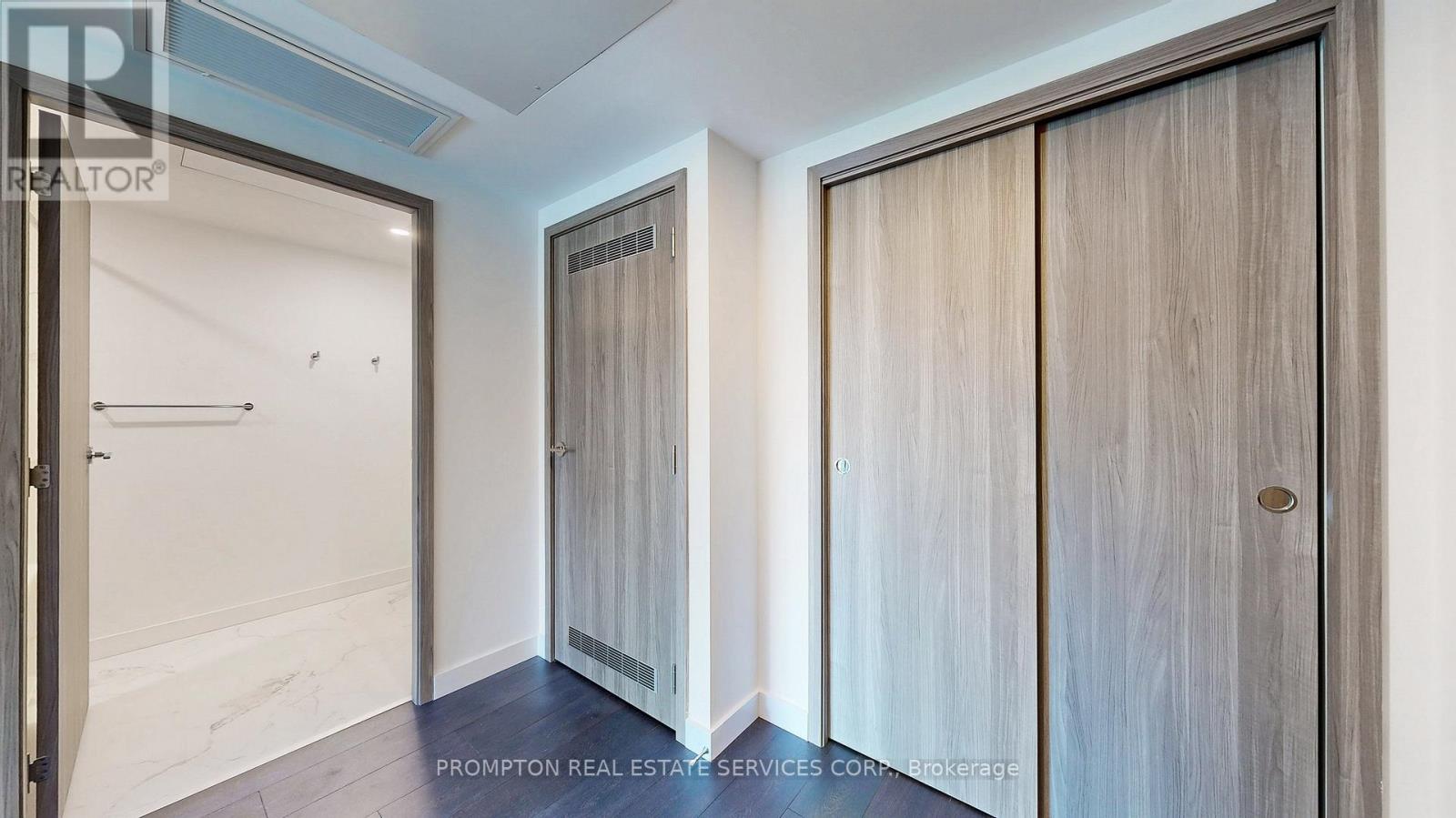 3811 - 1 Concord Cityplace Way, Toronto, Ontario  M5V 0X3 - Photo 20 - C12208733