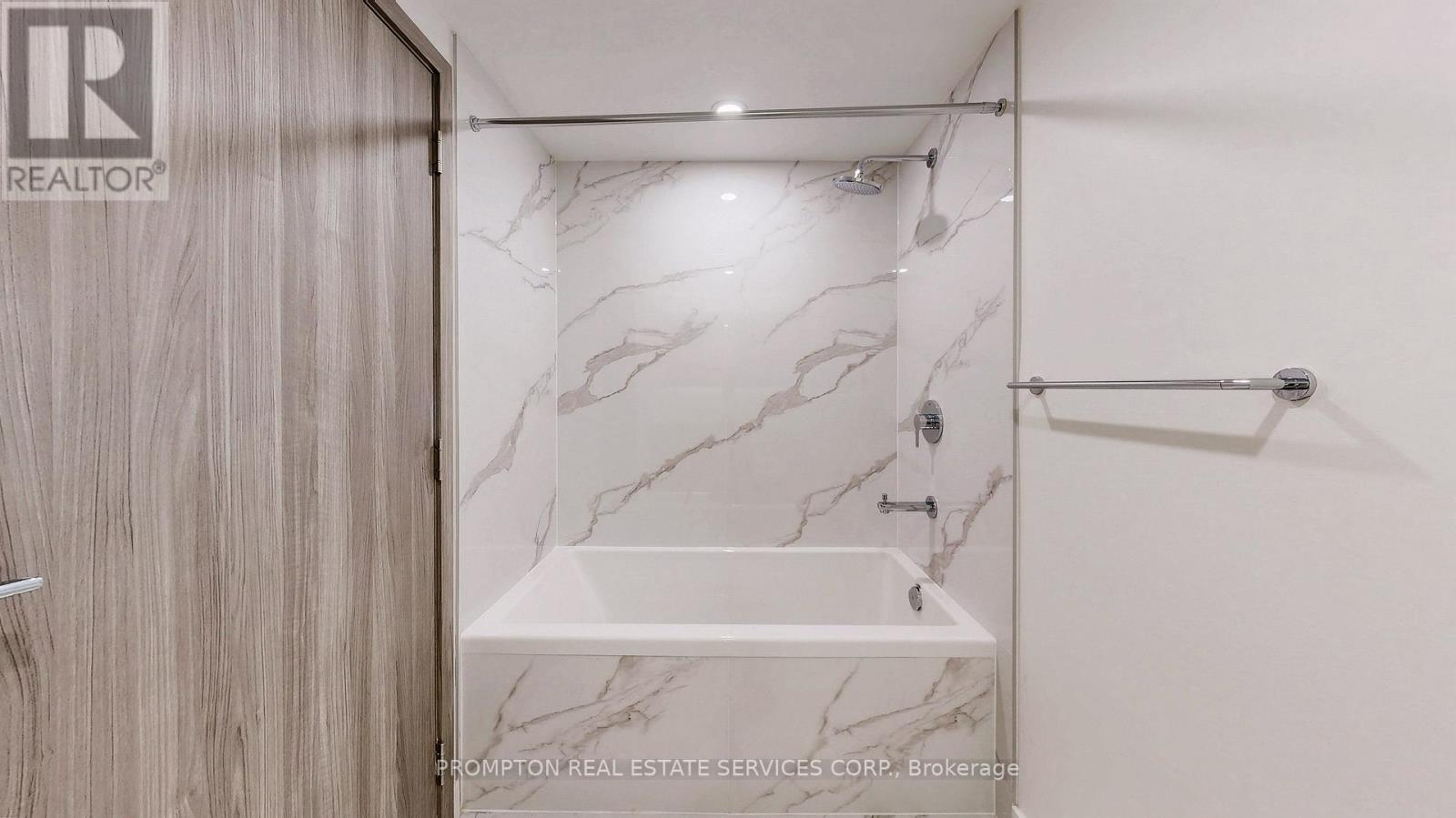 3811 - 1 Concord Cityplace Way, Toronto, Ontario  M5V 0X3 - Photo 22 - C12208733