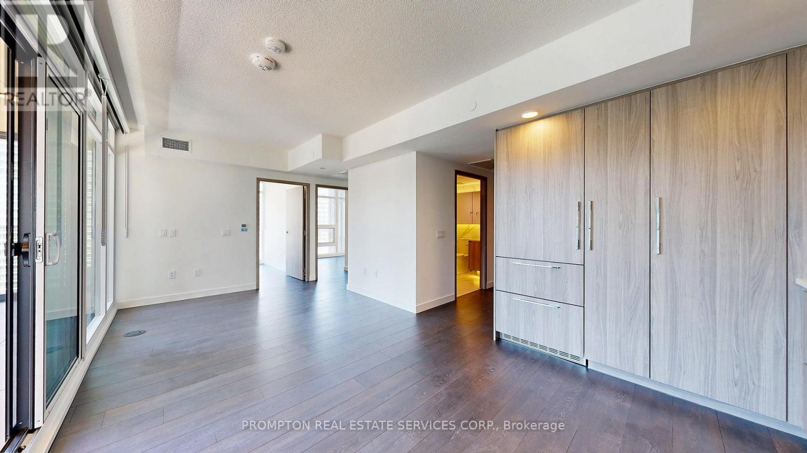3811 - 1 Concord Cityplace Way, Toronto, Ontario  M5V 0X3 - Photo 25 - C12208733