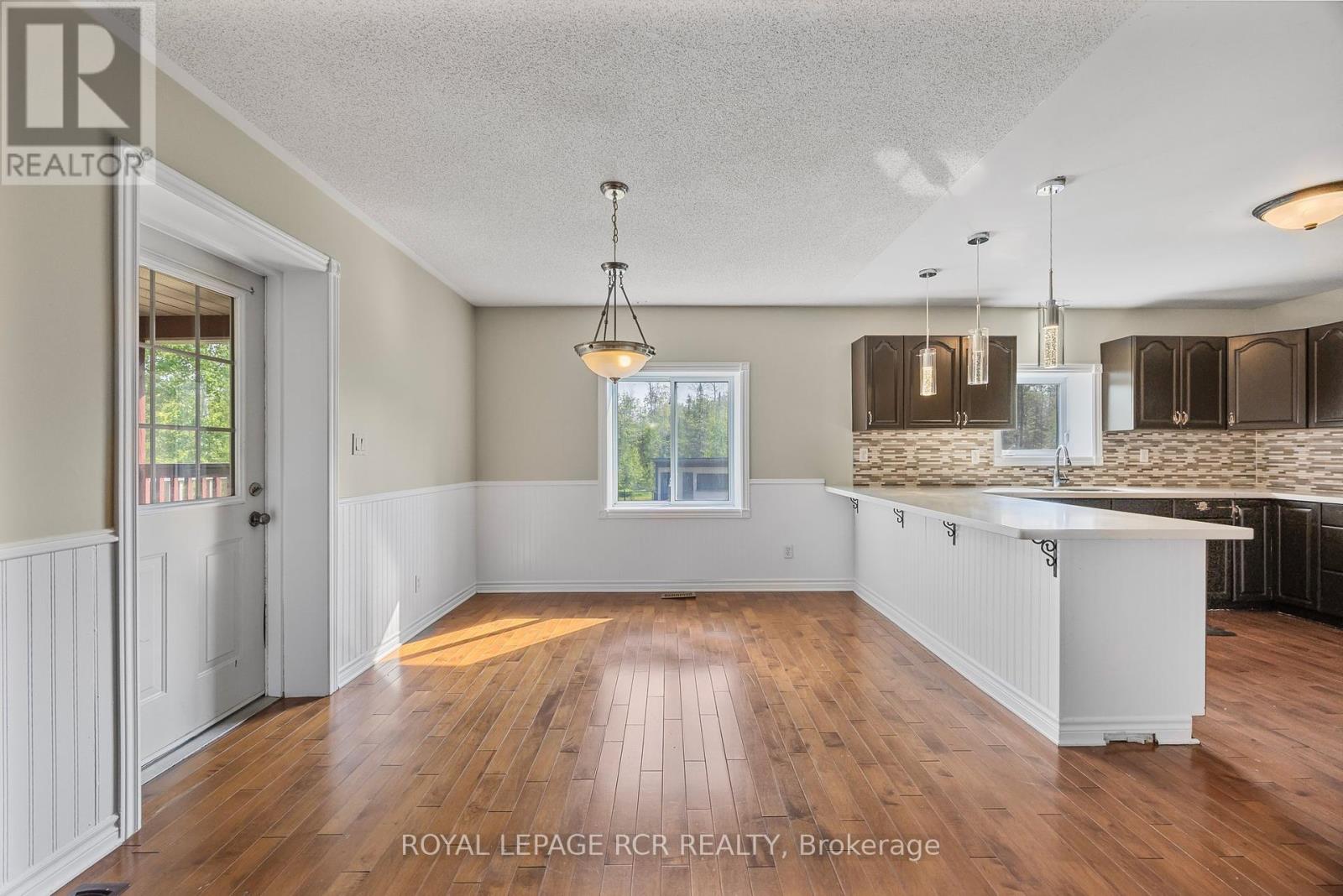 281 Scarlett Line, Oro-Medonte, Ontario  L0L 1V0 - Photo 8 - S12208705