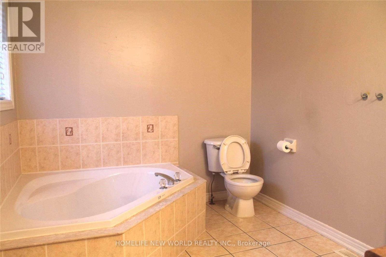102 Emms Drive, Barrie, Ontario  L4N 8H5 - Photo 15 - S12208727