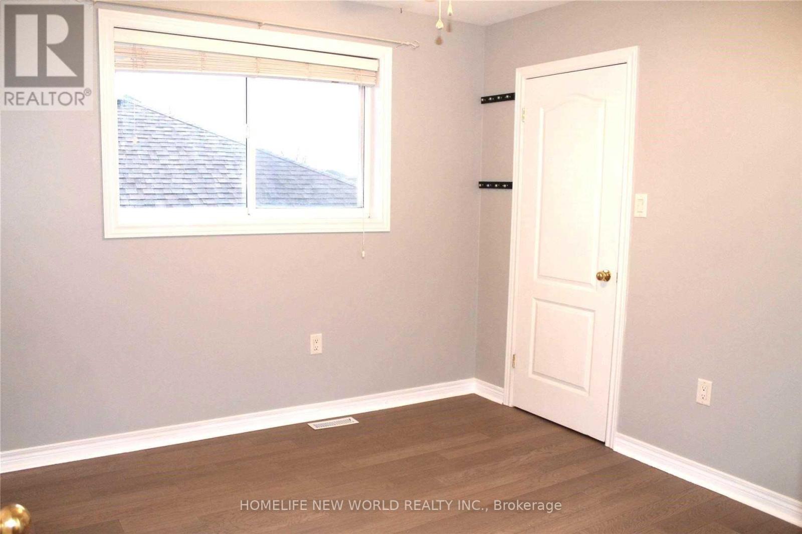 102 Emms Drive, Barrie, Ontario  L4N 8H5 - Photo 18 - S12208727