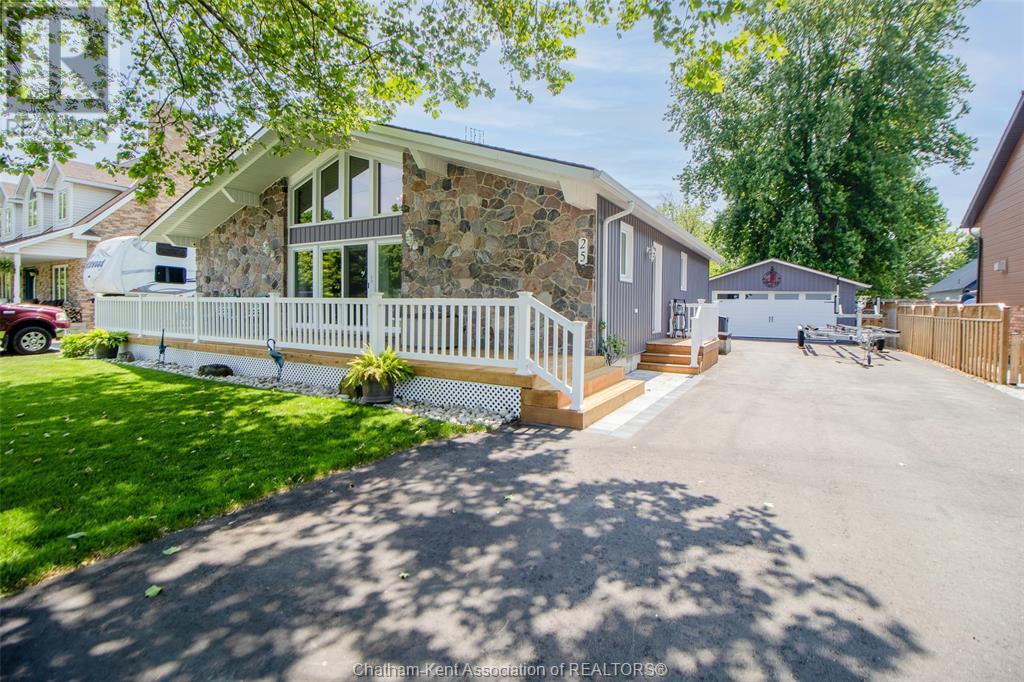 MLS# 25014502: 25 Taylor STREET, Mitchell's Bay, Canada