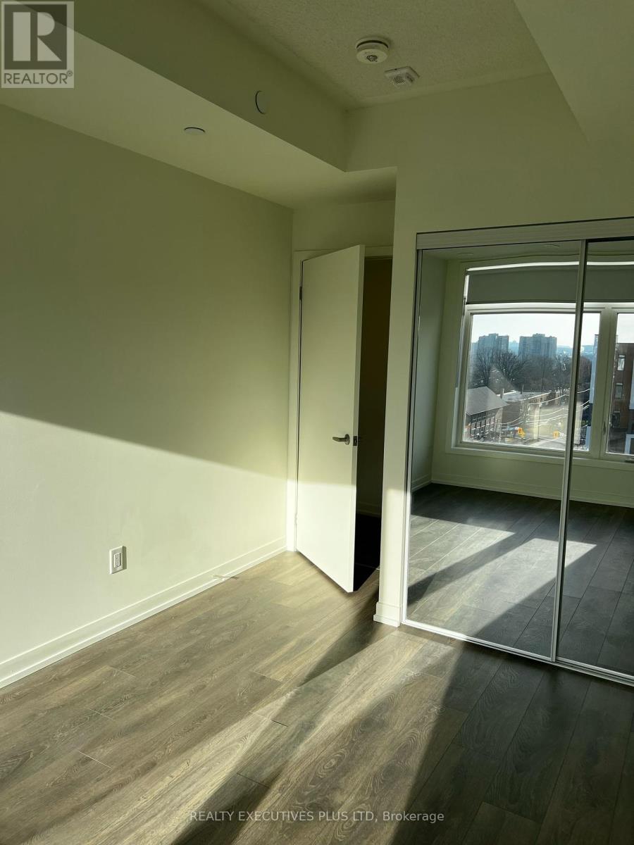 606 - 135 Canon Jackson Drive, Toronto, Ontario  M6M 0C3 - Photo 4 - W12208670