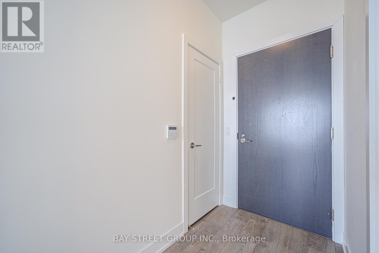 4032 - 5 Mabelle Avenue, Toronto, Ontario  M9A 0C8 - Photo 10 - W12208675