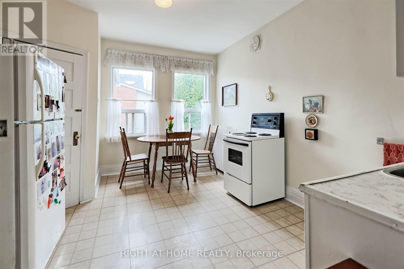 Second & Third Floor - 167 Parkside Drive, Toronto, Ontario  M6R 2Y8 - Photo 10 - W12208676