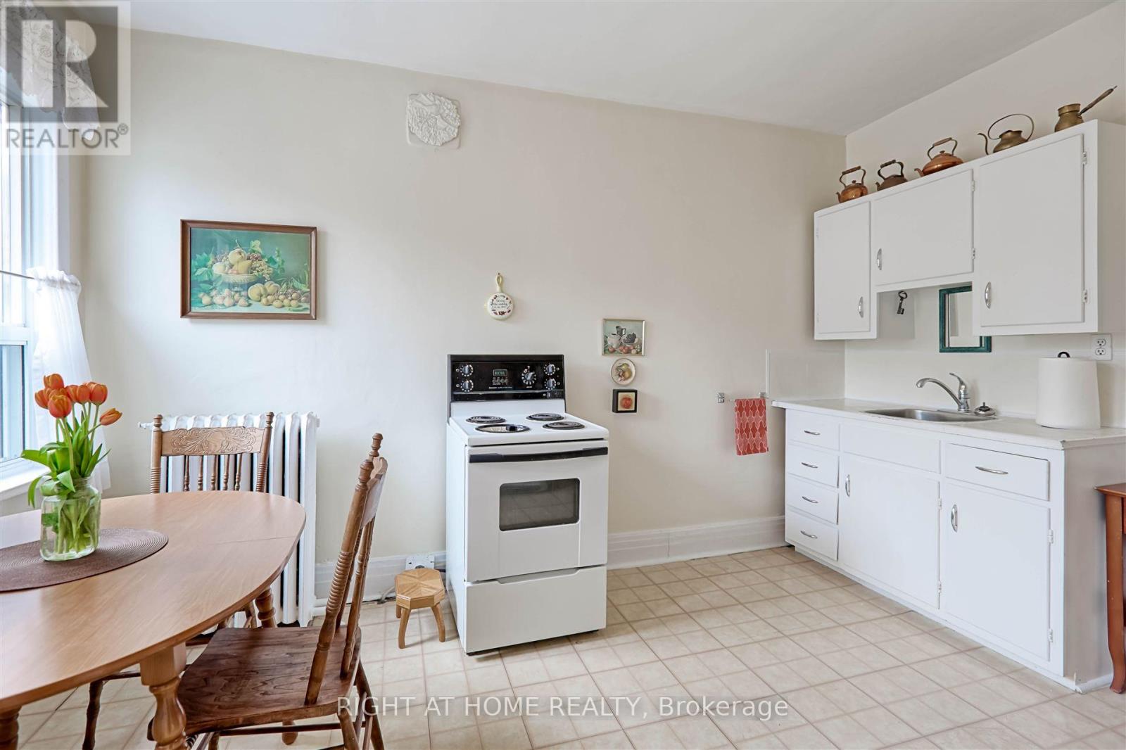 Second & Third Floor - 167 Parkside Drive, Toronto, Ontario  M6R 2Y8 - Photo 11 - W12208676