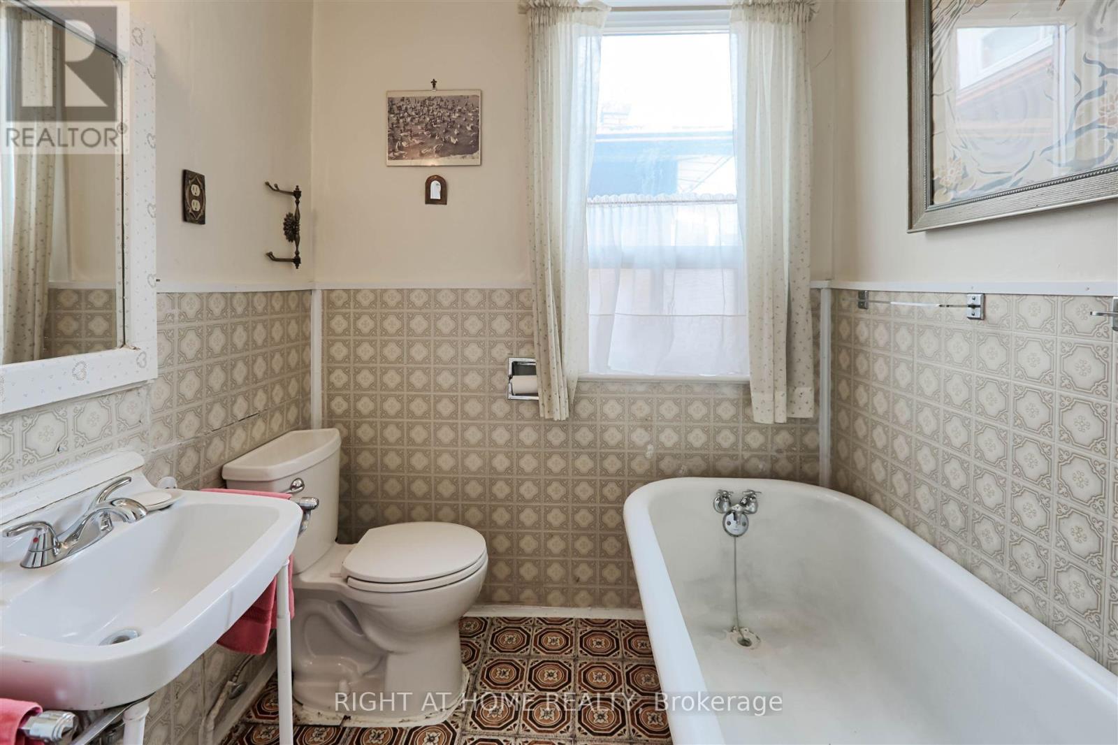 Second & Third Floor - 167 Parkside Drive, Toronto, Ontario  M6R 2Y8 - Photo 16 - W12208676