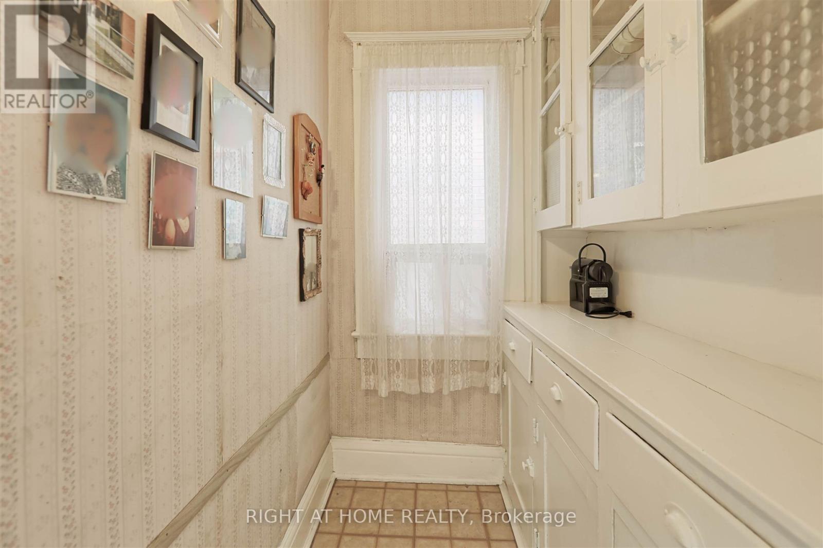 Second & Third Floor - 167 Parkside Drive, Toronto, Ontario  M6R 2Y8 - Photo 17 - W12208676